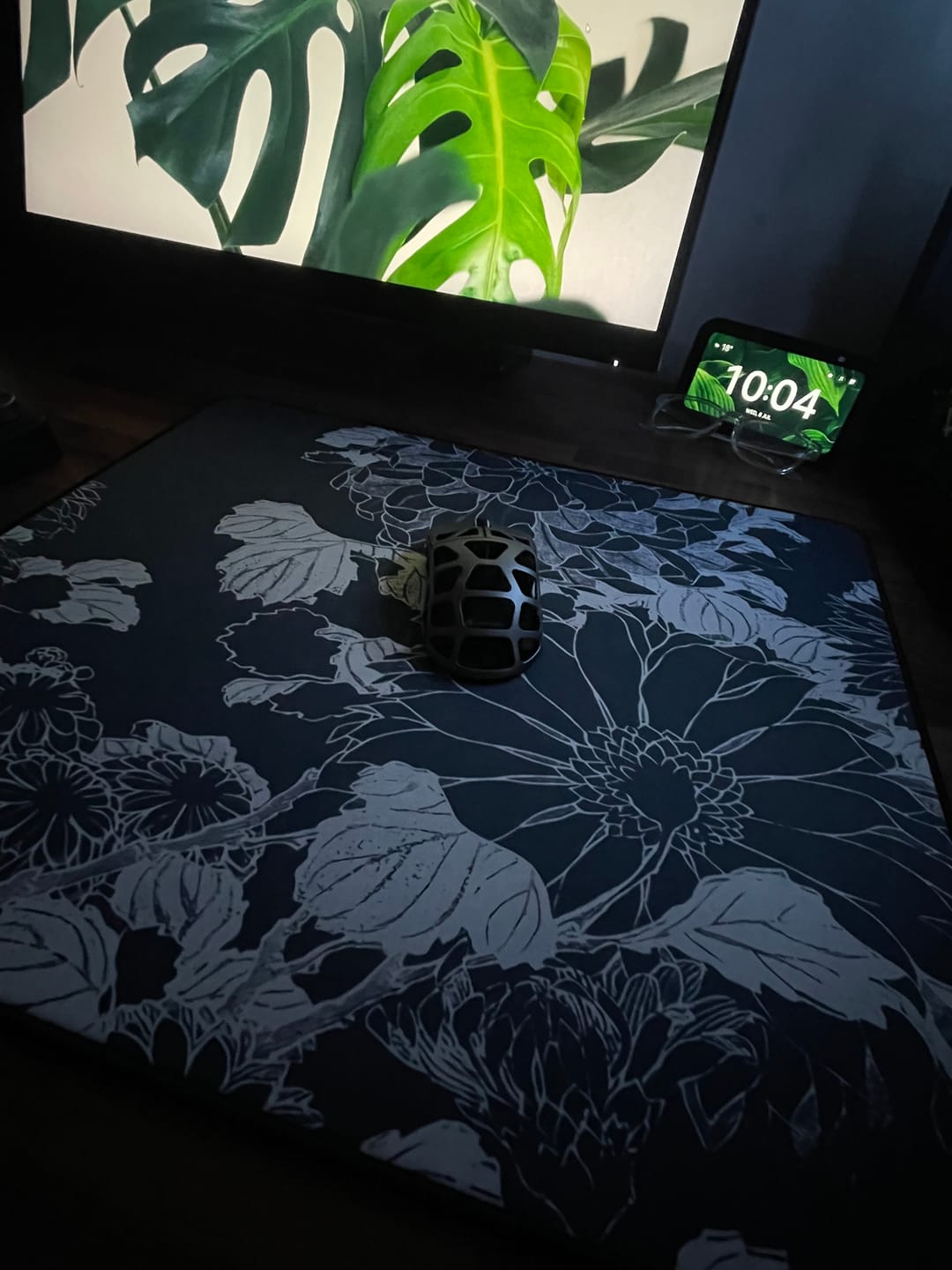 Customer photo review of Chrysanthemums and Bee | Mousepad