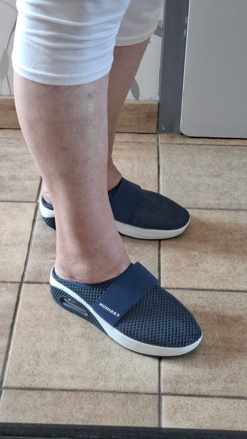 Customer photo review of Chaussons Orthopédiques Apaisant le pied - Pantoufles Respirantes