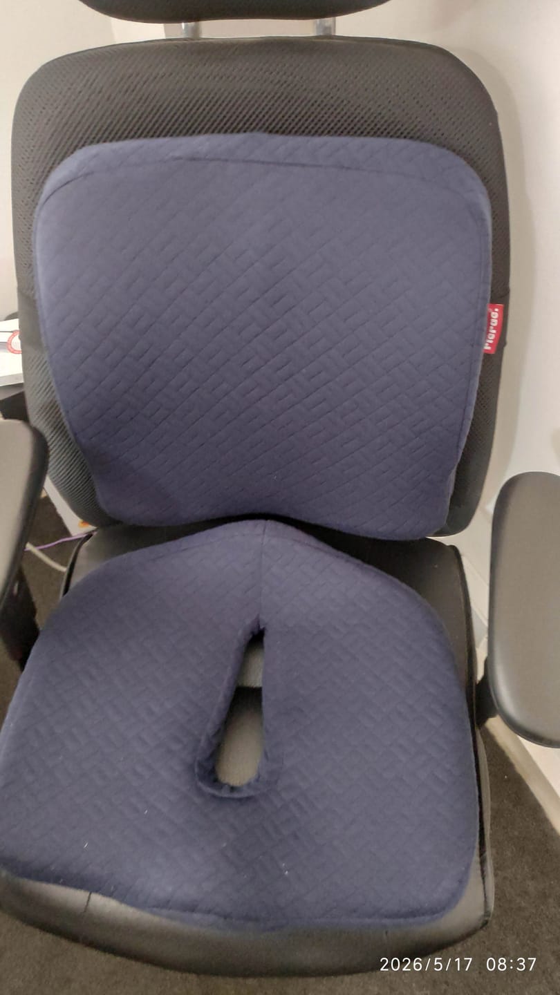 Customer photo review of Reeta- Tailbone Cushion-Suitable for Hemorrhoids Prostatitis problem & Pregnant Women