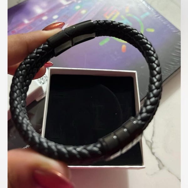 Customer photo review of Bracciale in Pelle con Perle Incise