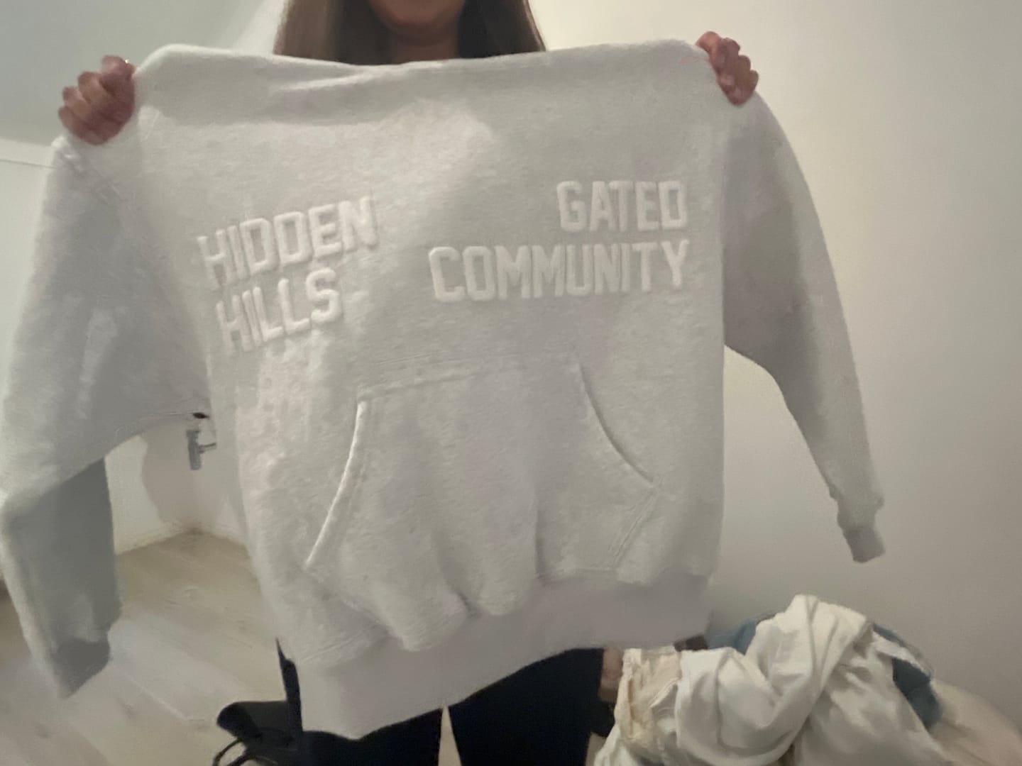 Customer photo review of GATED COMMUNITY HOODIE LIGHT GREY