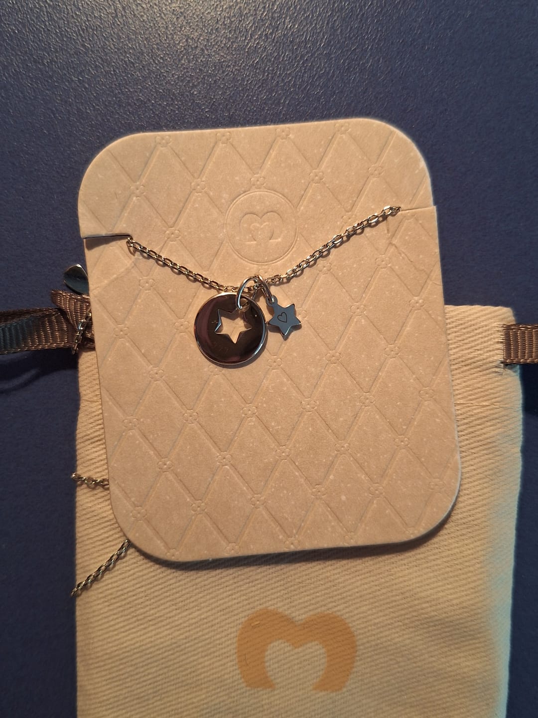 Customer photo review of Collar Celeste - Personalizado