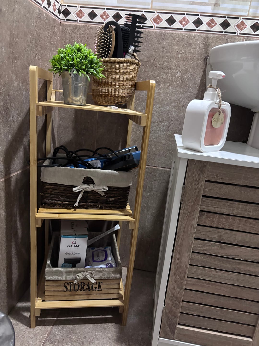 Customer photo review of Estantería de Baño Cocina 3 Niveles 4 Niveles Rack Organizador del Hogar Madera Natural