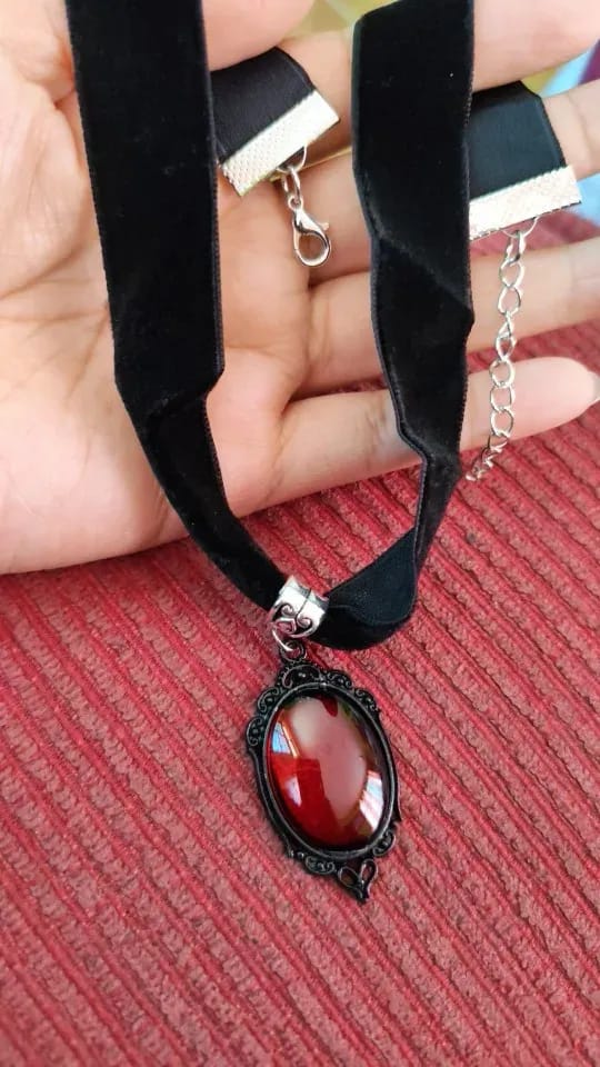 Customer photo review of Gothic velvet choker
