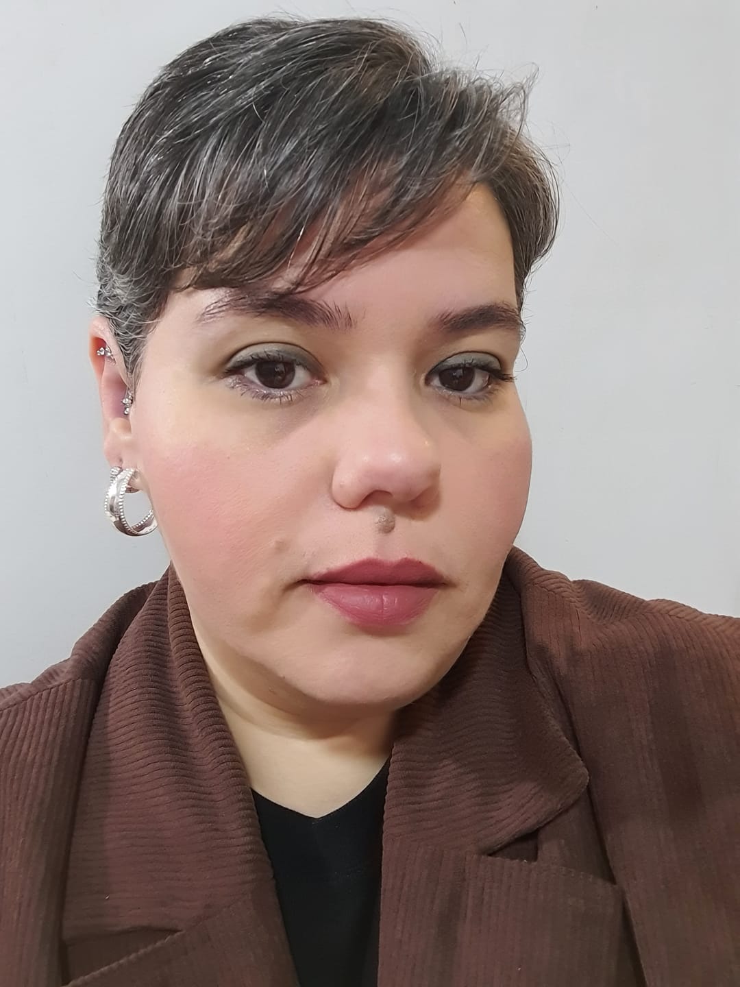 Customer photo review of Lapiseira Para Olhos Olive Green - Vizzela - Verde Oliva Efeito Metalizado