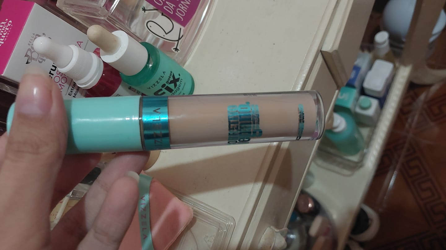 Customer photo review of Corretivo Líquido Matte - Vizzela