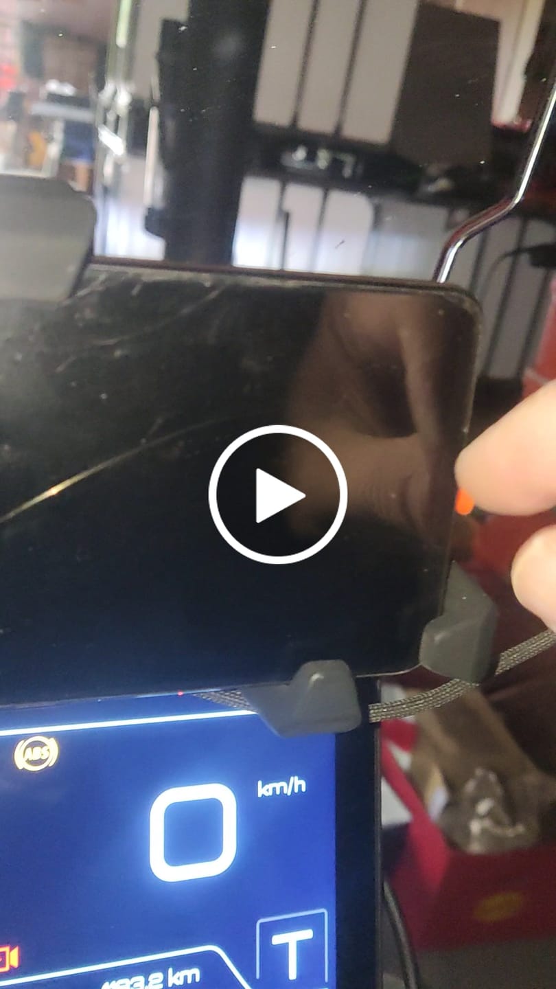 Customer video review of LOBOO Motorcycle PH06/PH02s Phone Holder, Data Cable Extension Accessories, Shock-absorbing Phone Holder