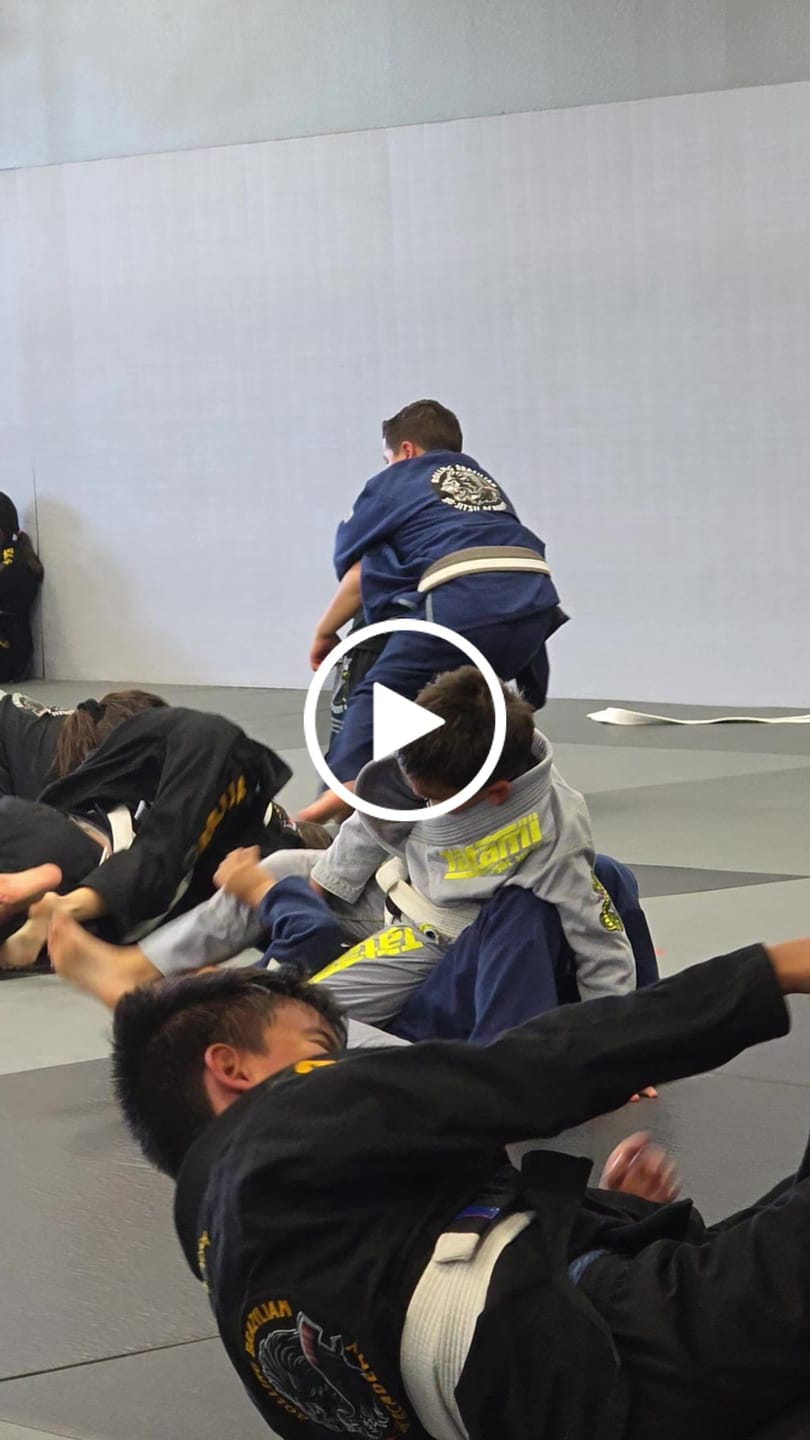 Customer video review of White Gear 5 Premium Bjj Rash Guard For Men/Women