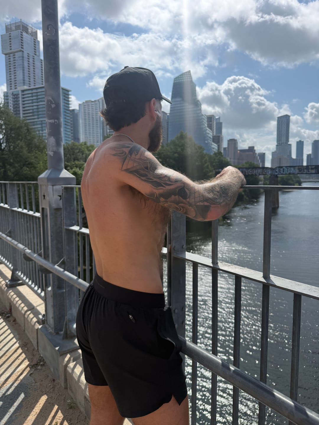 Customer photo review of Essential Shorts 5" Inseam