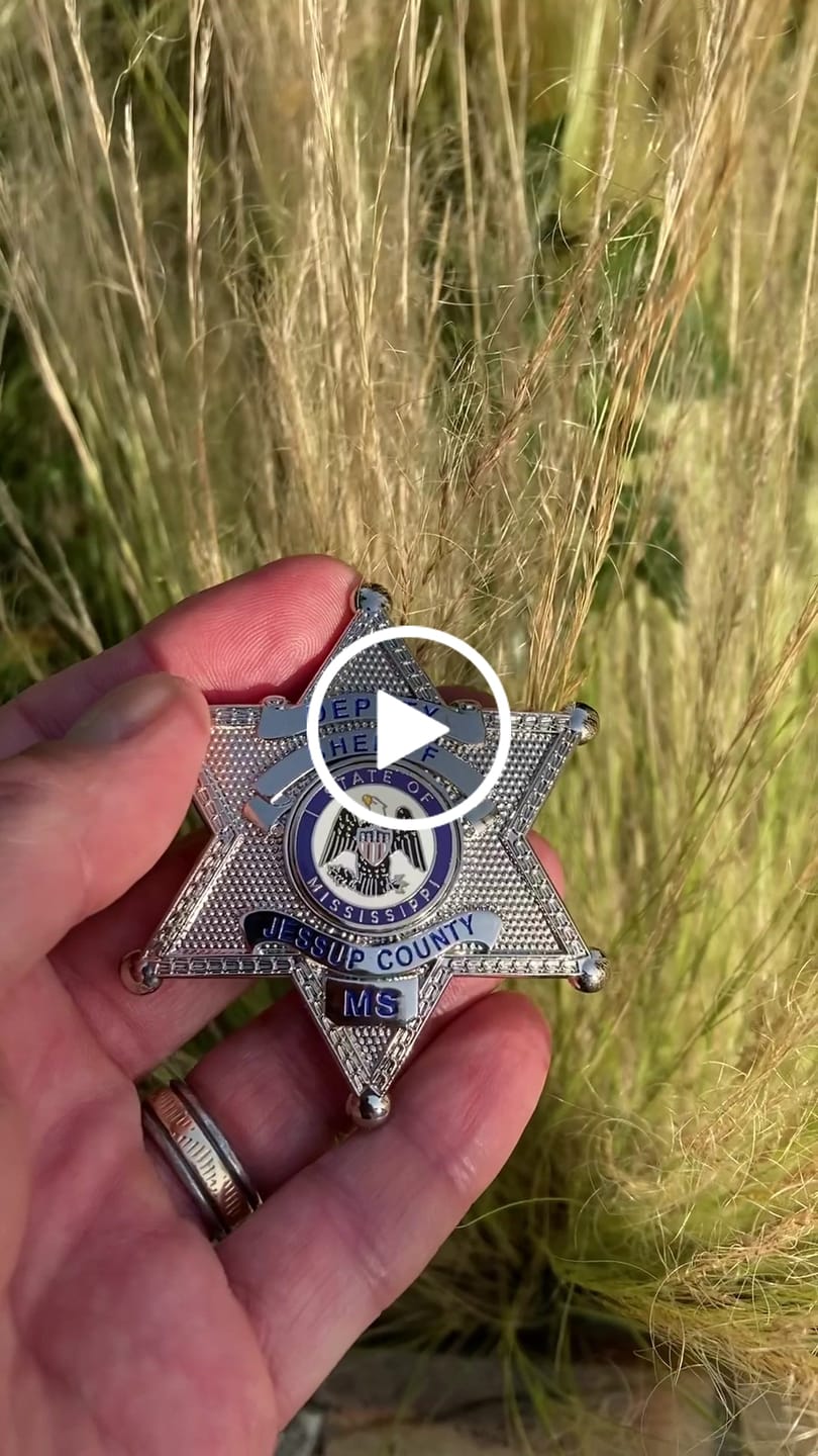 Customer video review of Customizable Badge BA27