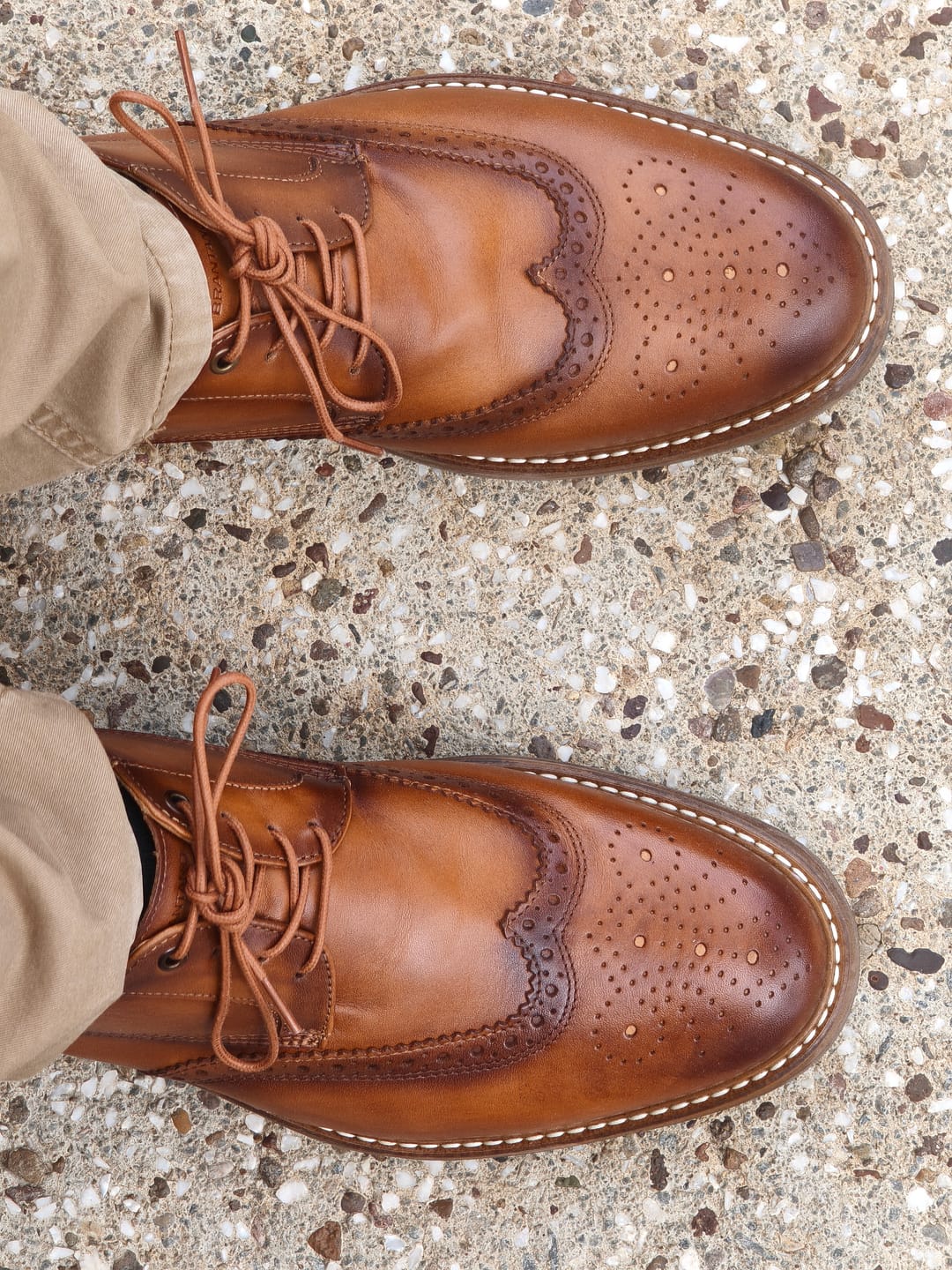 Customer photo review of DERBY CASUAL WINGTIP PIEL CAFÉ MIEL