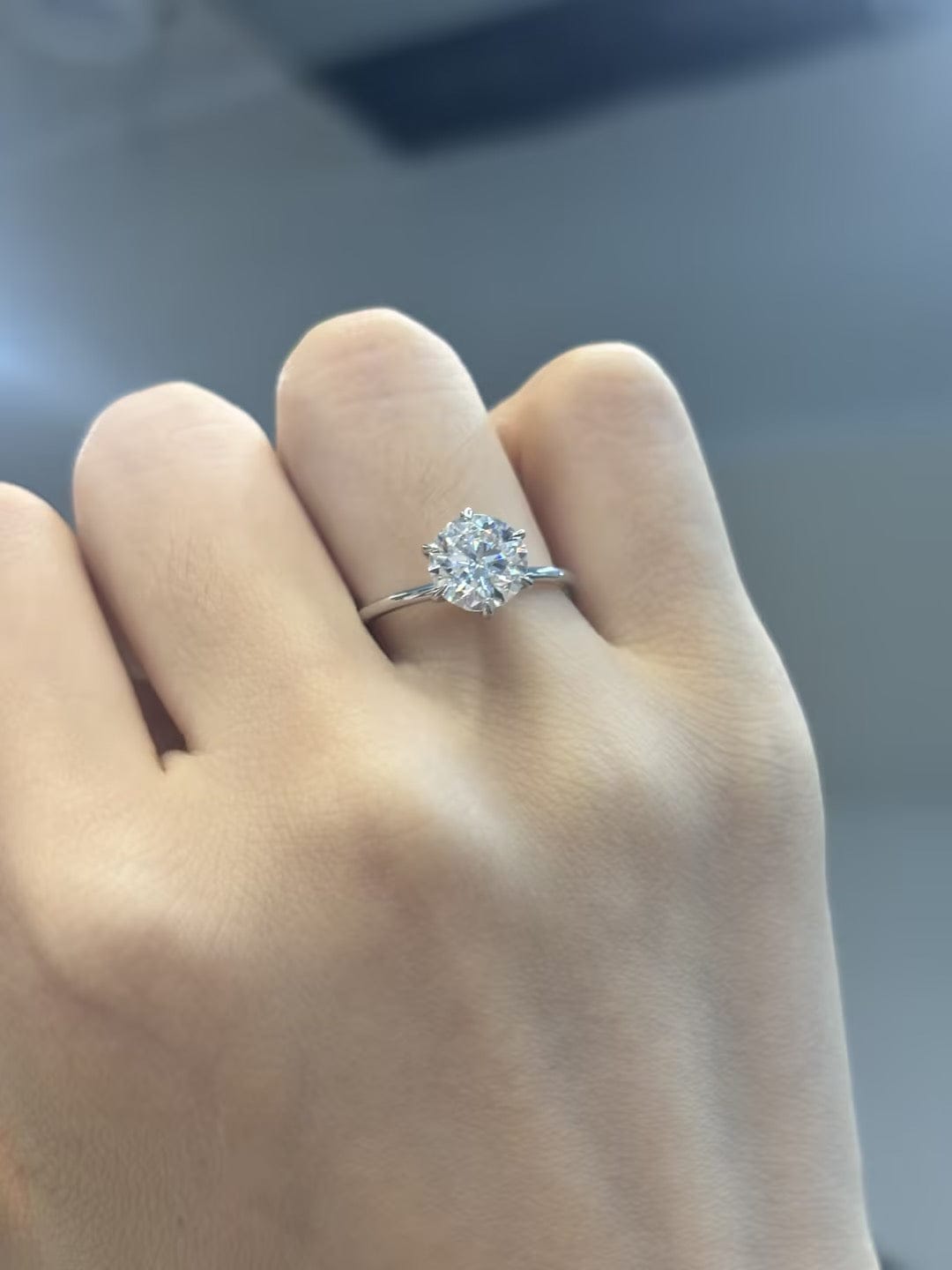 Customer photo review of Rodiffy Moissanite 2.0 Ct ~ 4.0 Ct Round Cut 6 Prong Engagement Ring For Women