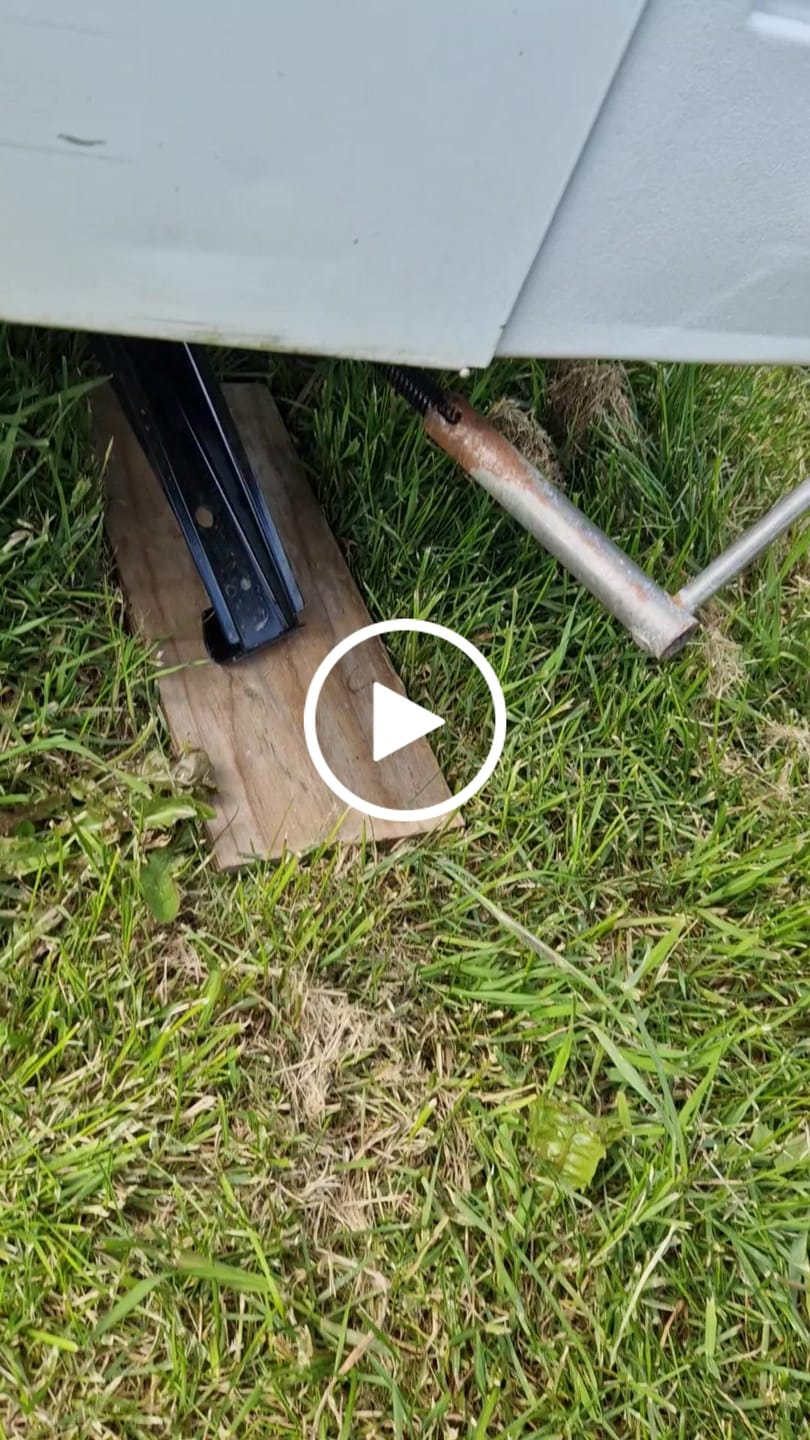 Customer video review of Twin Pack of 17" Stabilizer Jacks