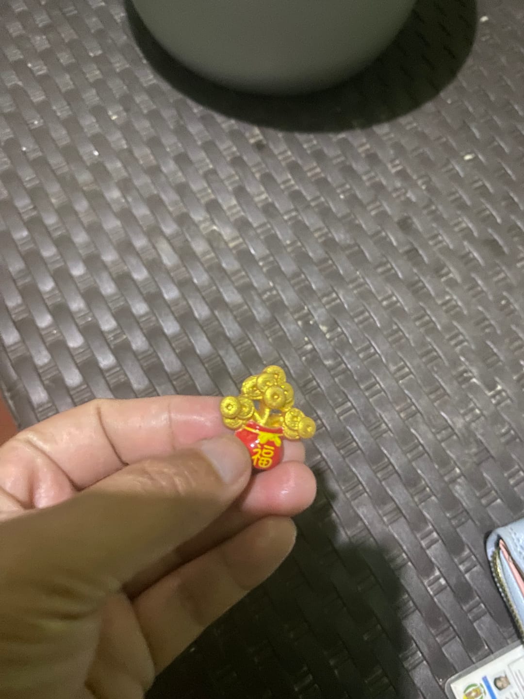 Customer photo review of Fengshui Lucky Turtle  Pendant Wallet Charm Money-biting Turtle Ornaments Decor for Longevity Protection & Financial Stability Alloy