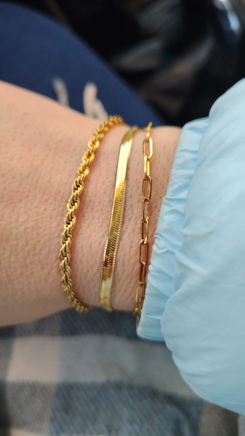 Customer photo review of Kit Pulseiras Essential Banhado em Ouro 18K