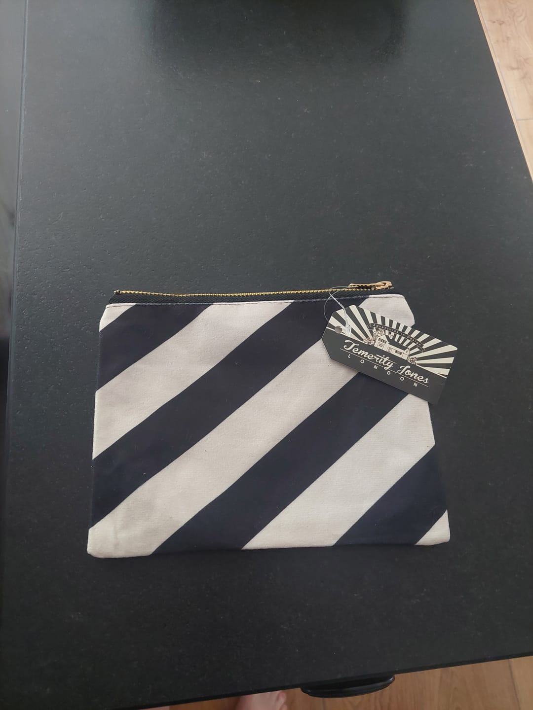 Customer photo review of Witchy Kosmetiktasche Schwarz-Weiß Streifen (2 Varianten)