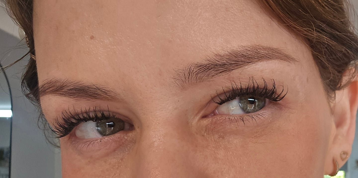 Customer photo review of The Deluxe Kit |Up To 29 Full Sets| 290 Lash Clusters