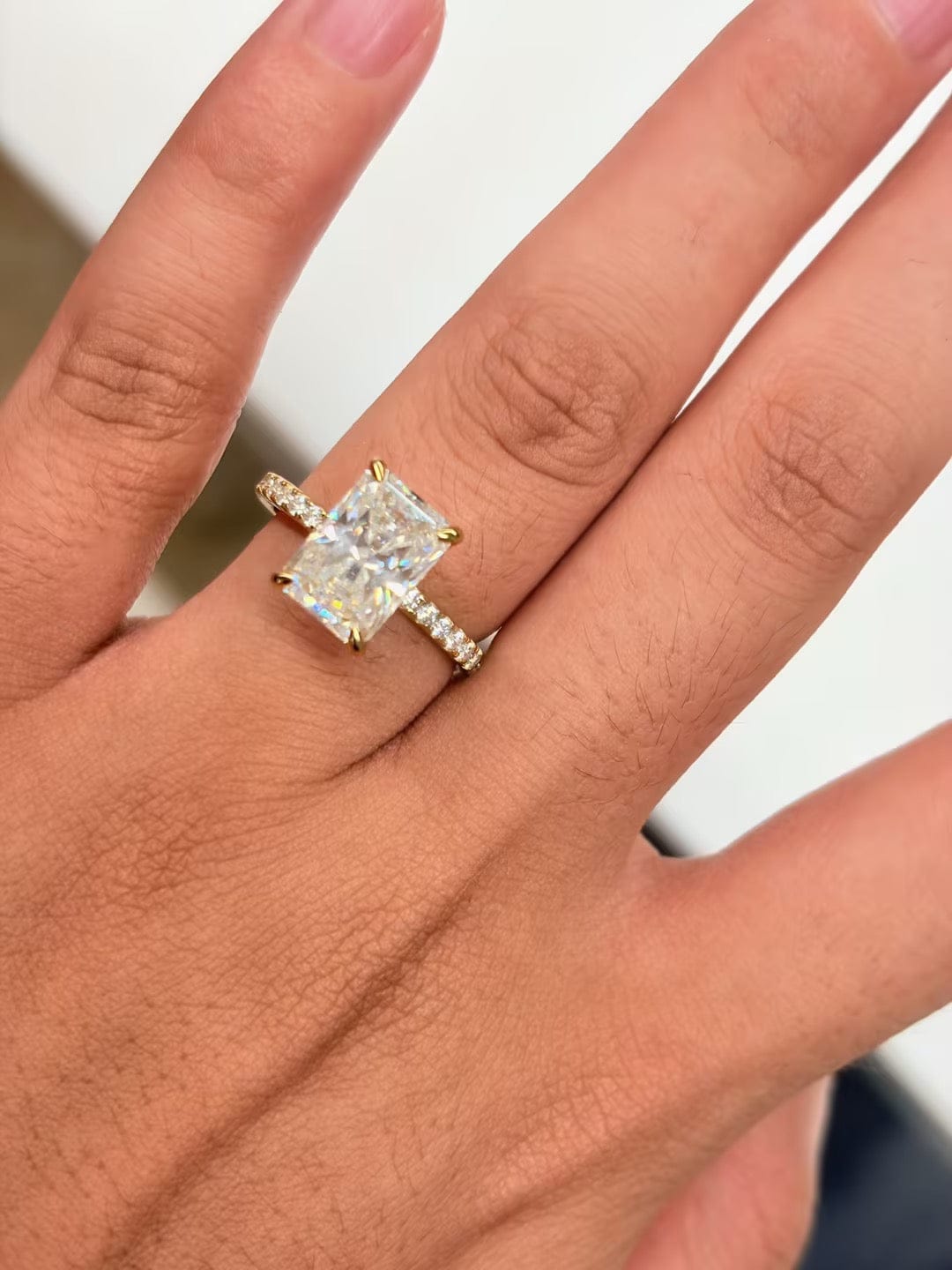 Customer photo review of S925 Rodiffy Moissanite 2.0 Ct~4.0 Ct Radiant Cut Yellow Gold/White Gold Engagement Ring For Women