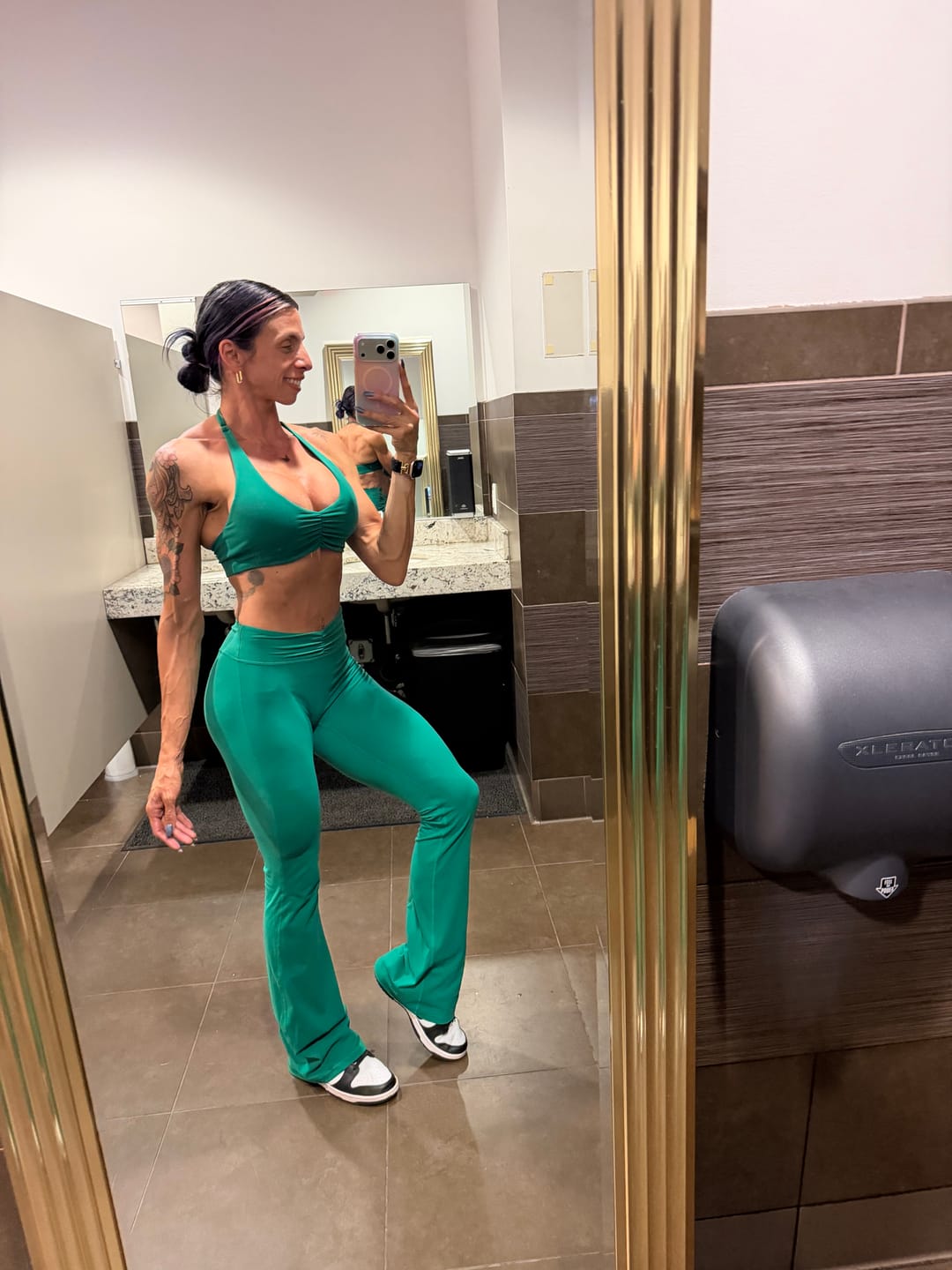 Customer photo review of W2229 Buttersoft Scrunch Band Flare Leggings (reg)