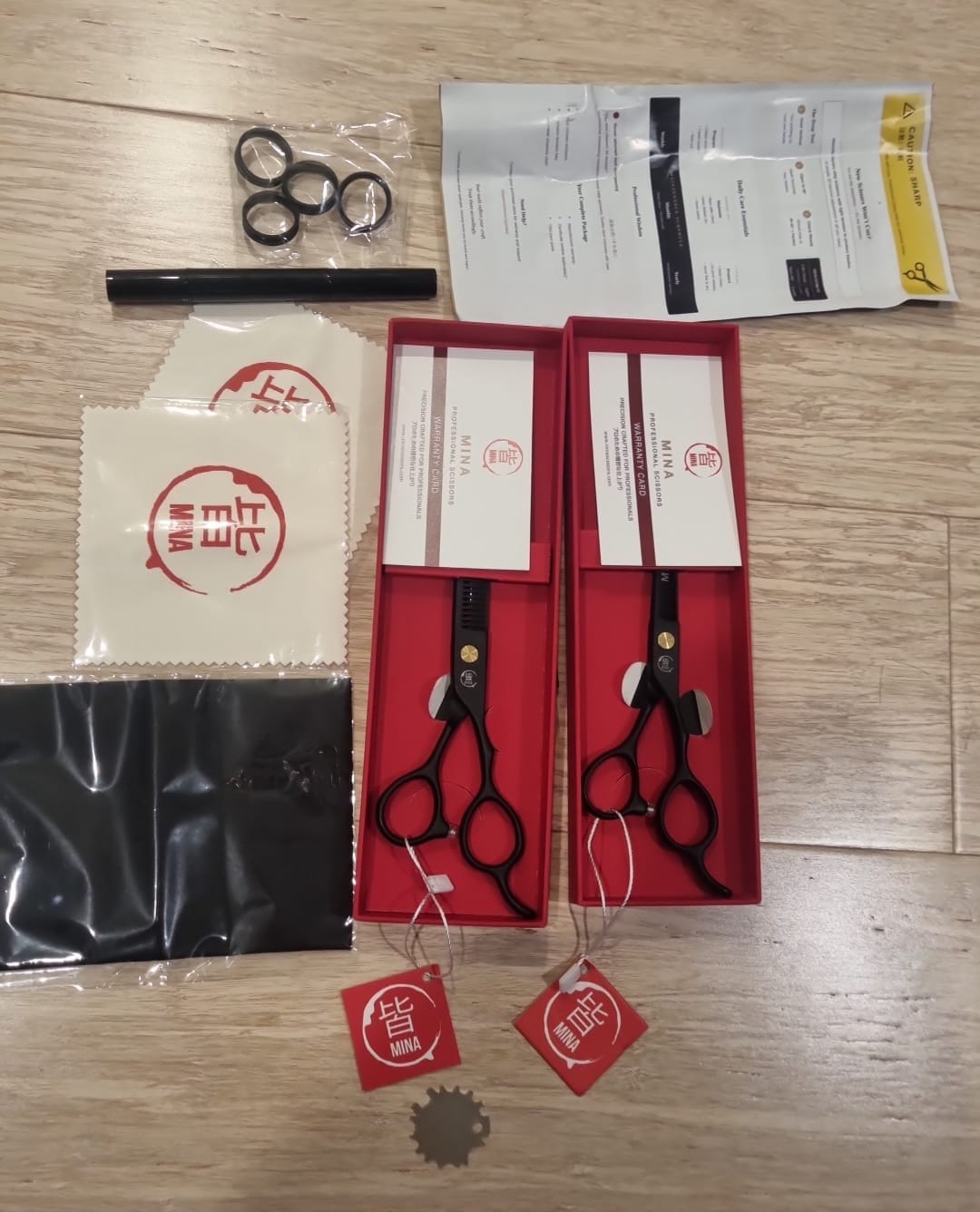 Customer photo review of Mina Black Diamond Hairdressing Scissor Kit