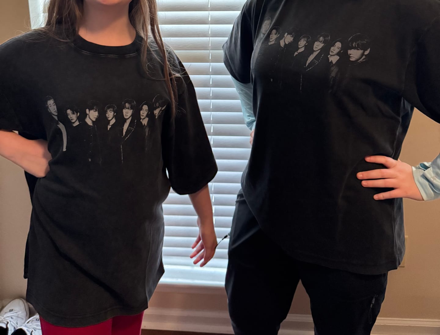 Customer photo review of [2ND PRE-ORDER] BTS - ARIRANG WORLD TOUR OFFICIAL MD S/S PHOTO T-SHIRT (BLACK)