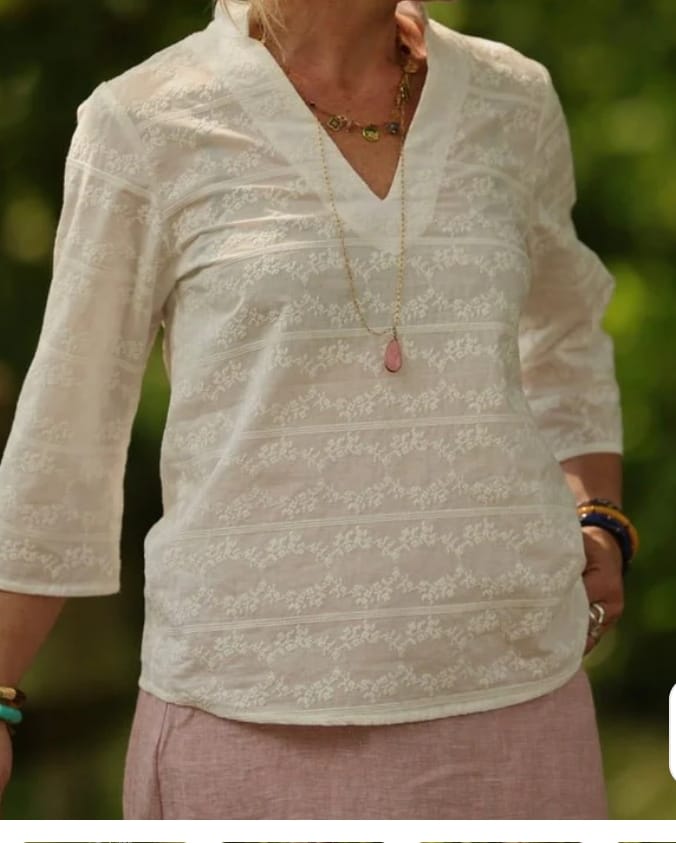 Customer photo review of Blouse Madeleine – Broderie point de croix fleuri