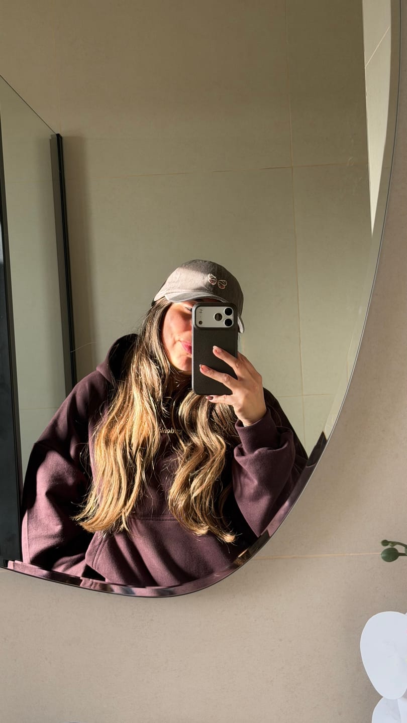 Customer photo review of POLERÓN HOODIE CAFÉ - OVERSIZE CON GORRO LOGO BORDADO