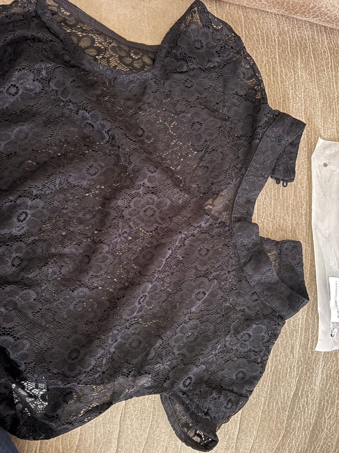 Customer photo review of Schwarze Langarm Dirndlbluse aus Lochspitze