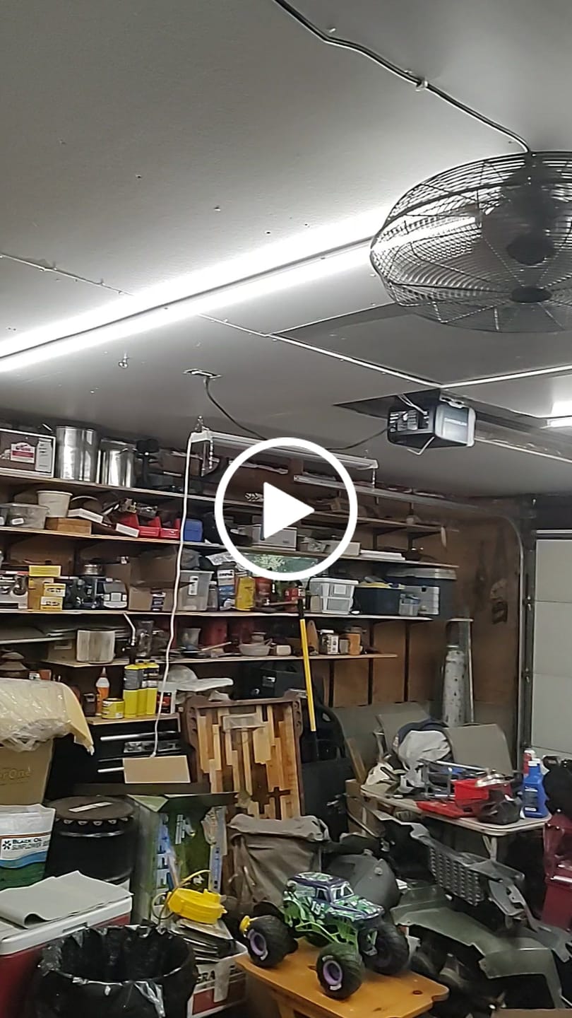 Customer video review of T8 8ft Integrated LED Tube Light 60W V Shape 5000K Daylight White, Clear, Linkable LED Lighting for Garage Warehouse, Upgraded Shop Lights, Plug and Play
