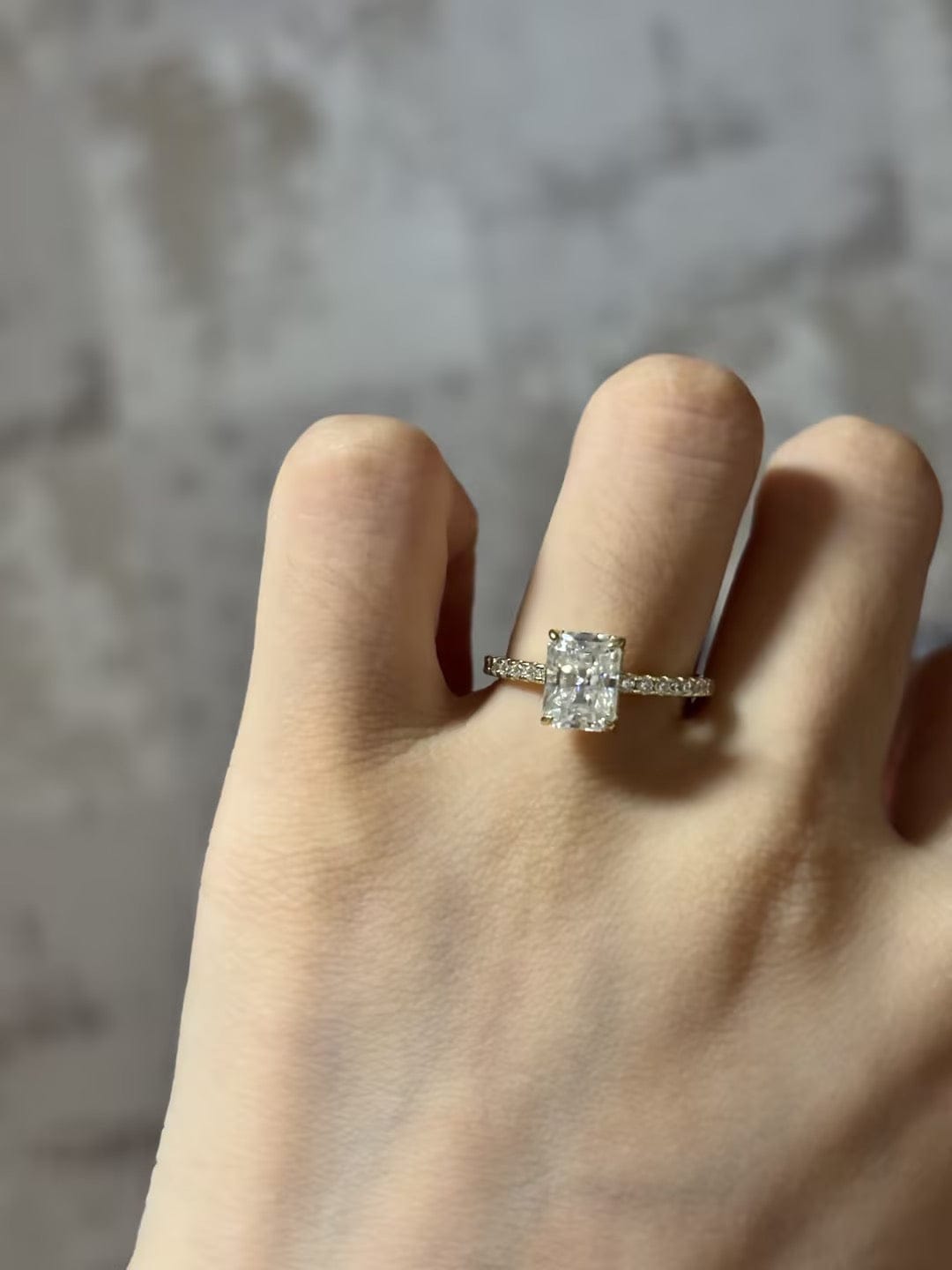 Customer photo review of S925 Rodiffy Moissanite 2.0 Ct~4.0 Ct Radiant Cut Yellow Gold/White Gold Engagement Ring For Women