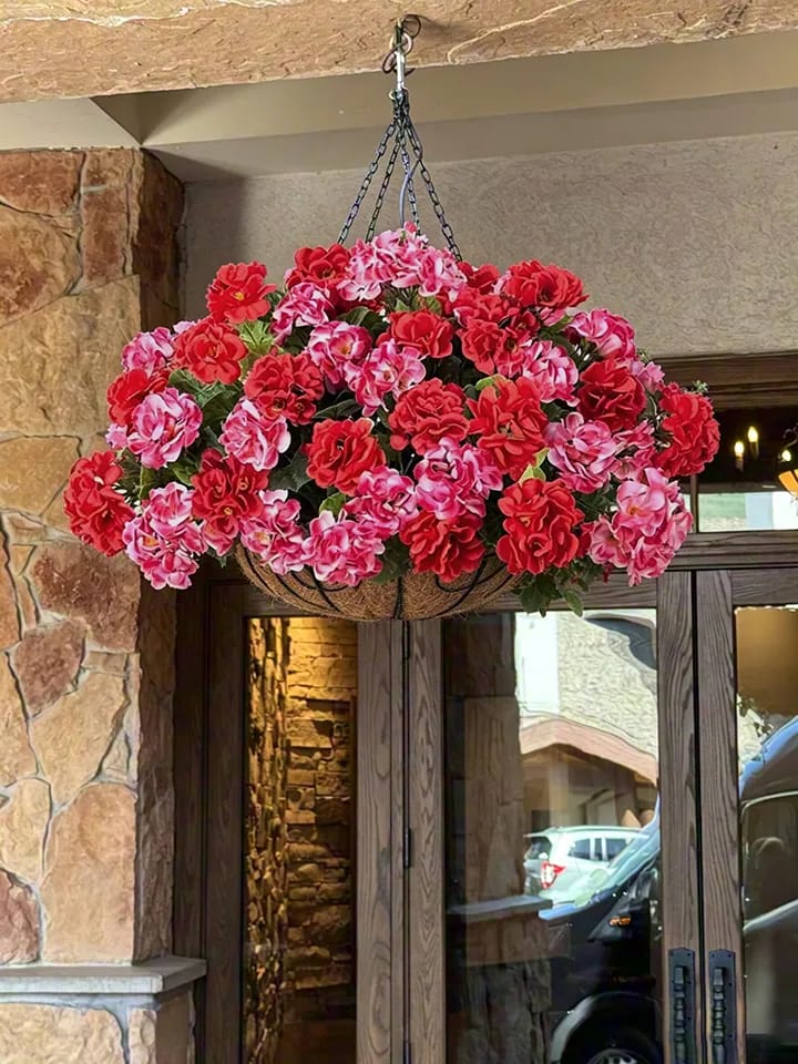 Customer photo review of 🔥Last Day 50% OFF🔥Outdoor UV Resistant Artificial Geranium Flowers with free led lights☀️UV resistant, Waterproof，Windproof🌪️