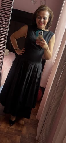 Customer photo review of Isabella Boat-Neck Pleated Midi Vestido