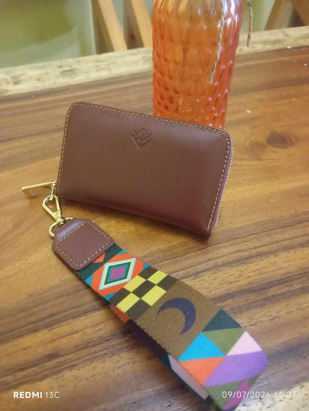 Customer photo review of Cartera Mini con Pulsera - Merlot