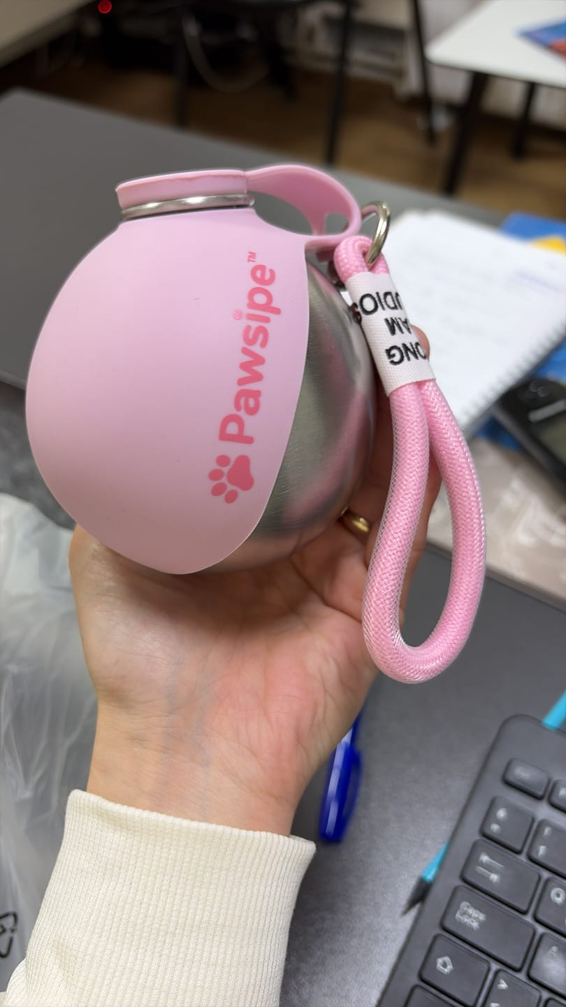 Customer photo review of PawSipe™ Çelik Köpek Yürüyüş Matarası