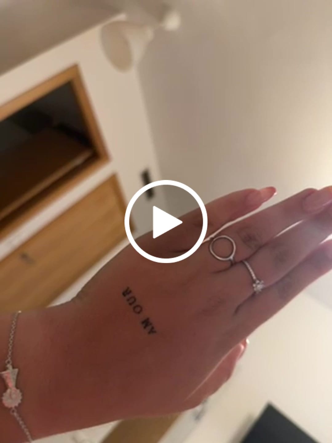 Customer video review of Anillo Ovali