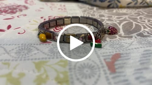 Customer video review of CC Frutas