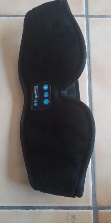 Customer photo review of Clineto Enjoying – Antifaz Bluetooth 3 en 1 para Dormir