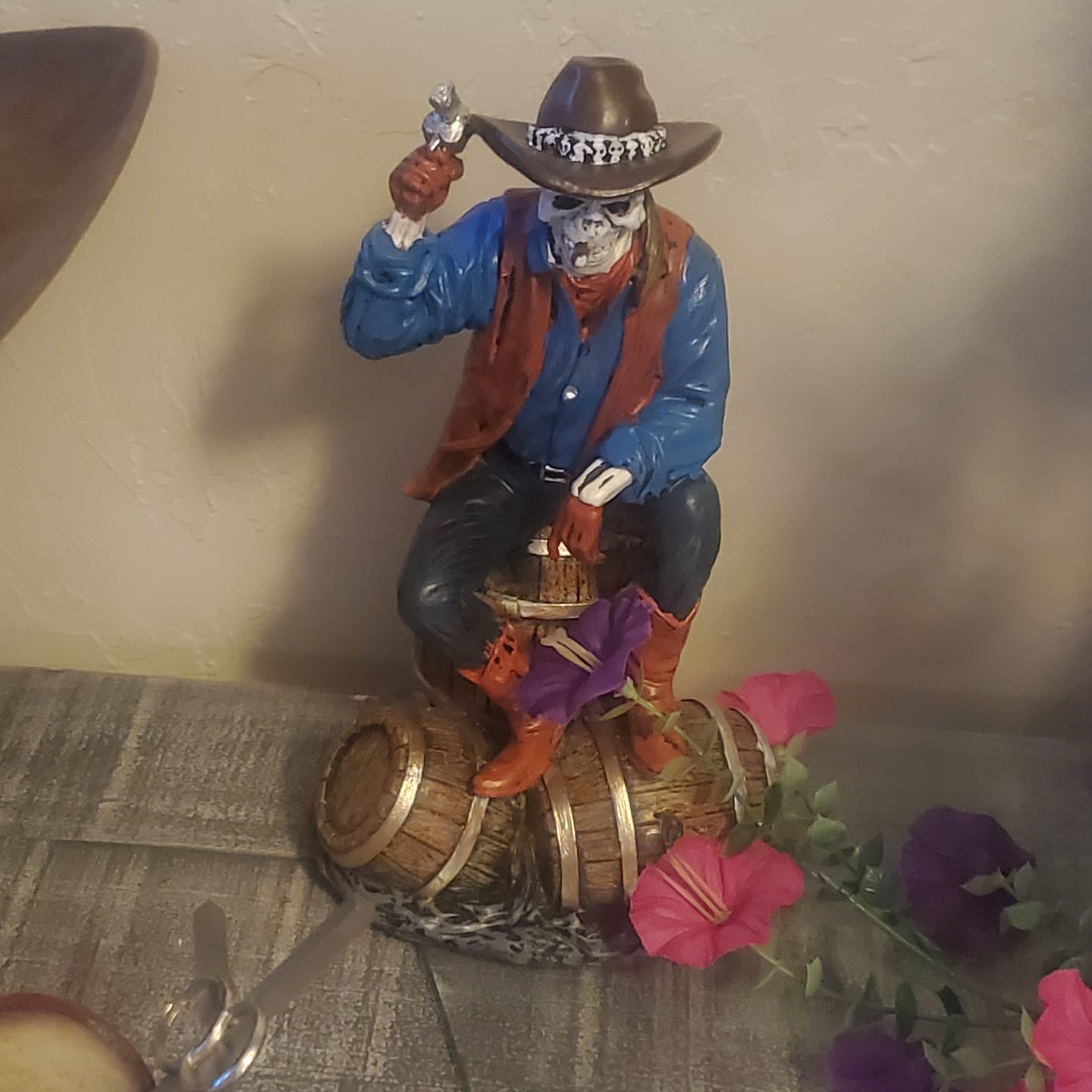 Customer photo review of Western Skeleton Gunslinger Statue Figurine, 10" Gothic Cowboy Wild West Home Decor