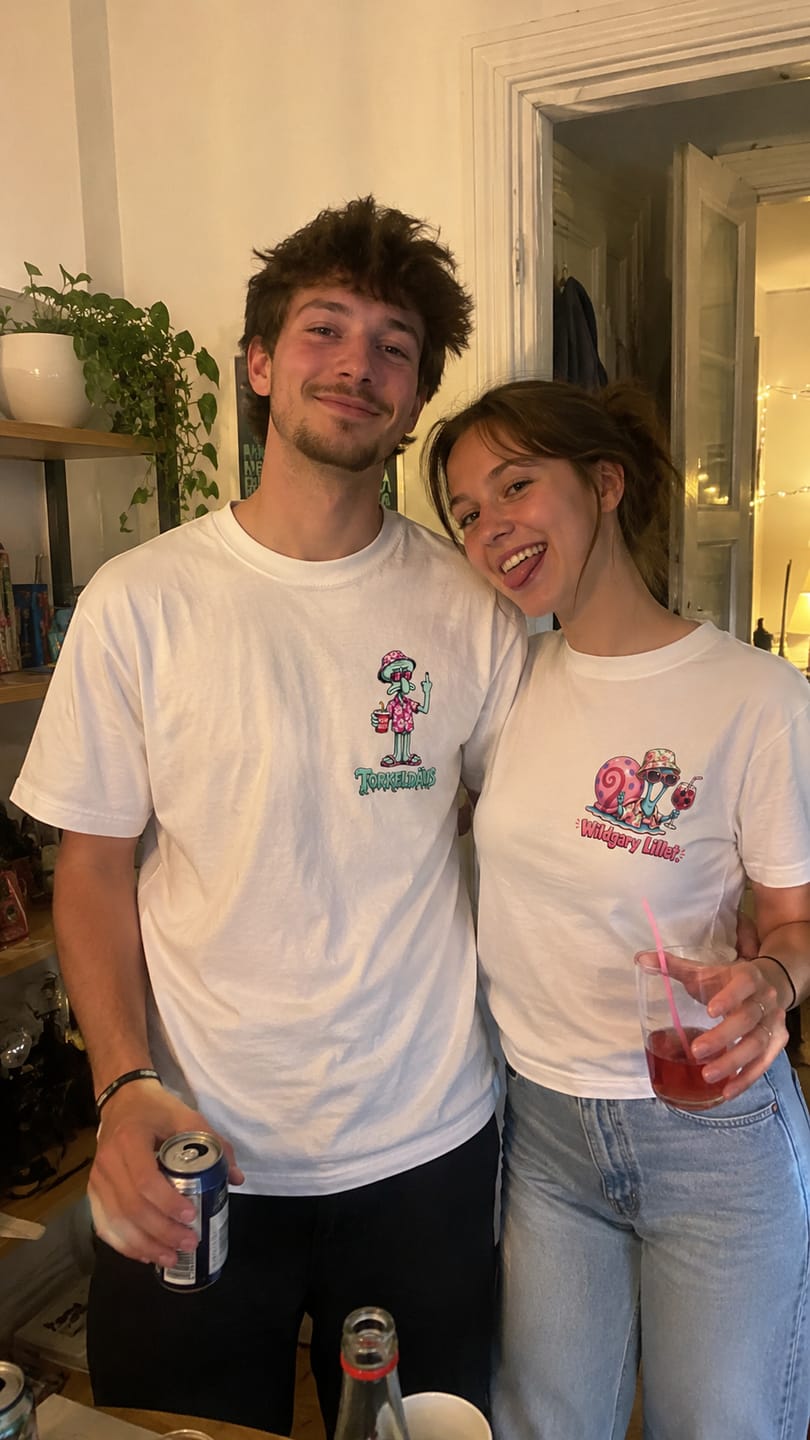 Customer photo review of Wildgary Lillet T-Shirt Unisex