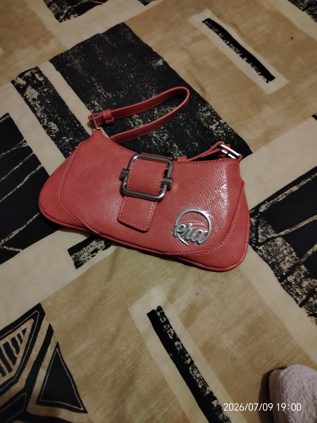 Customer photo review of Pink Lily Shoulder Bag