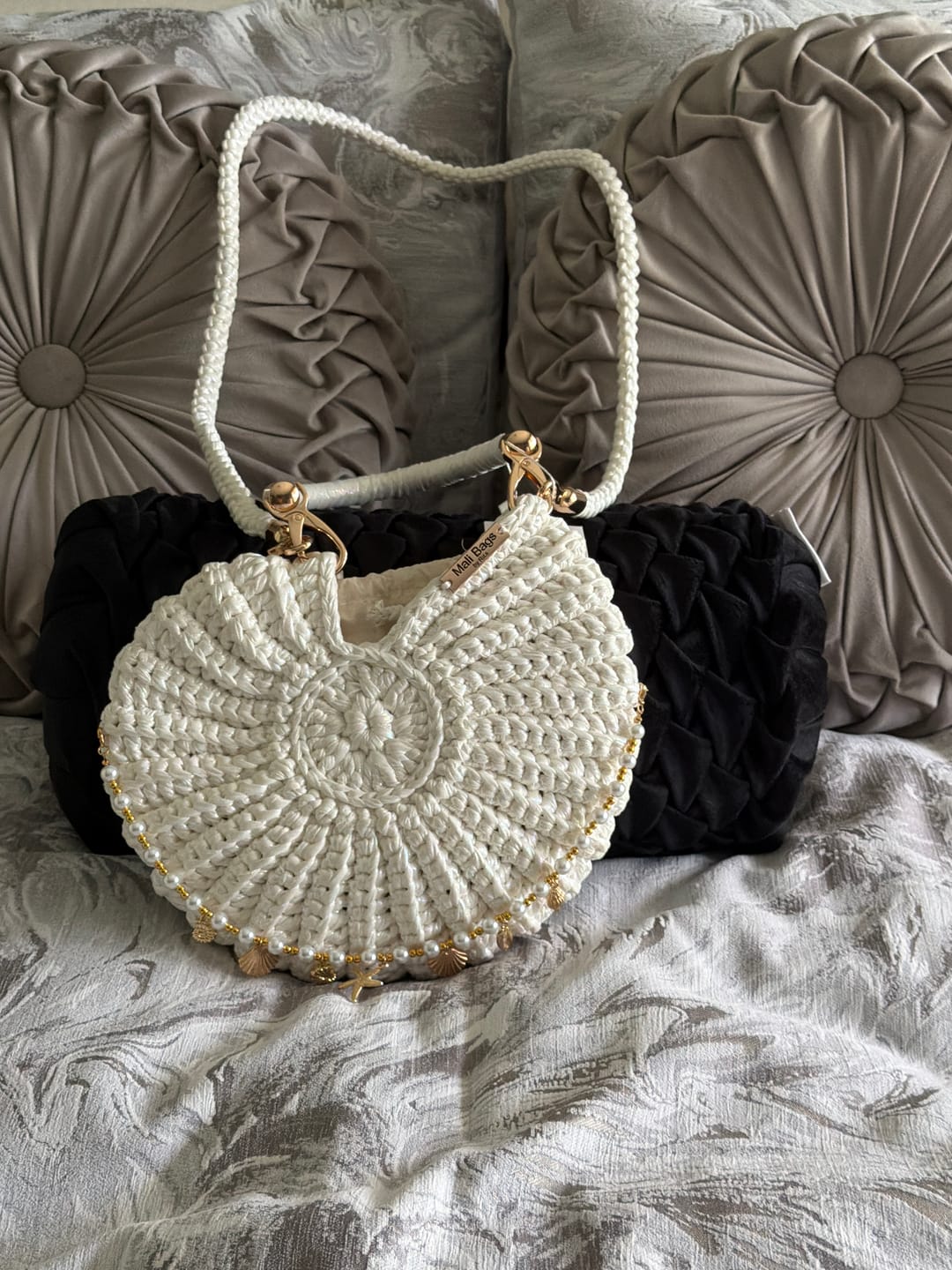 Customer photo review of Ariel Round shell White Opalescent tones