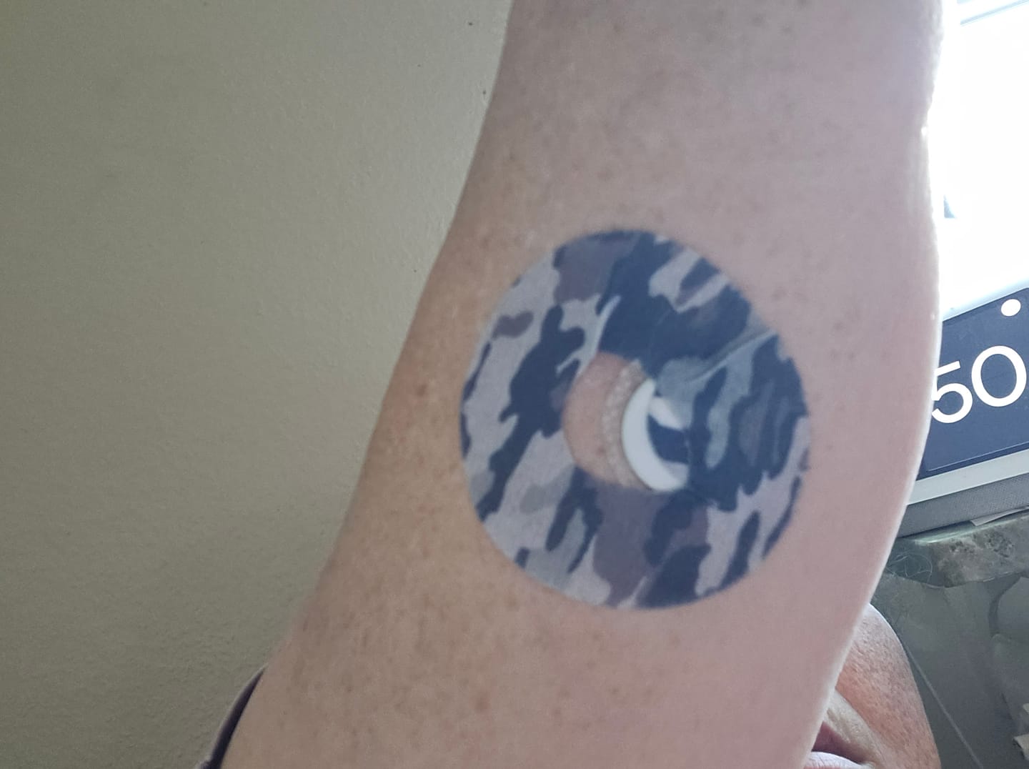Customer photo review of Freestyle Libre 3 CGM-sensor overpatches – Camouflage Grey inkl. Sensor Sticker