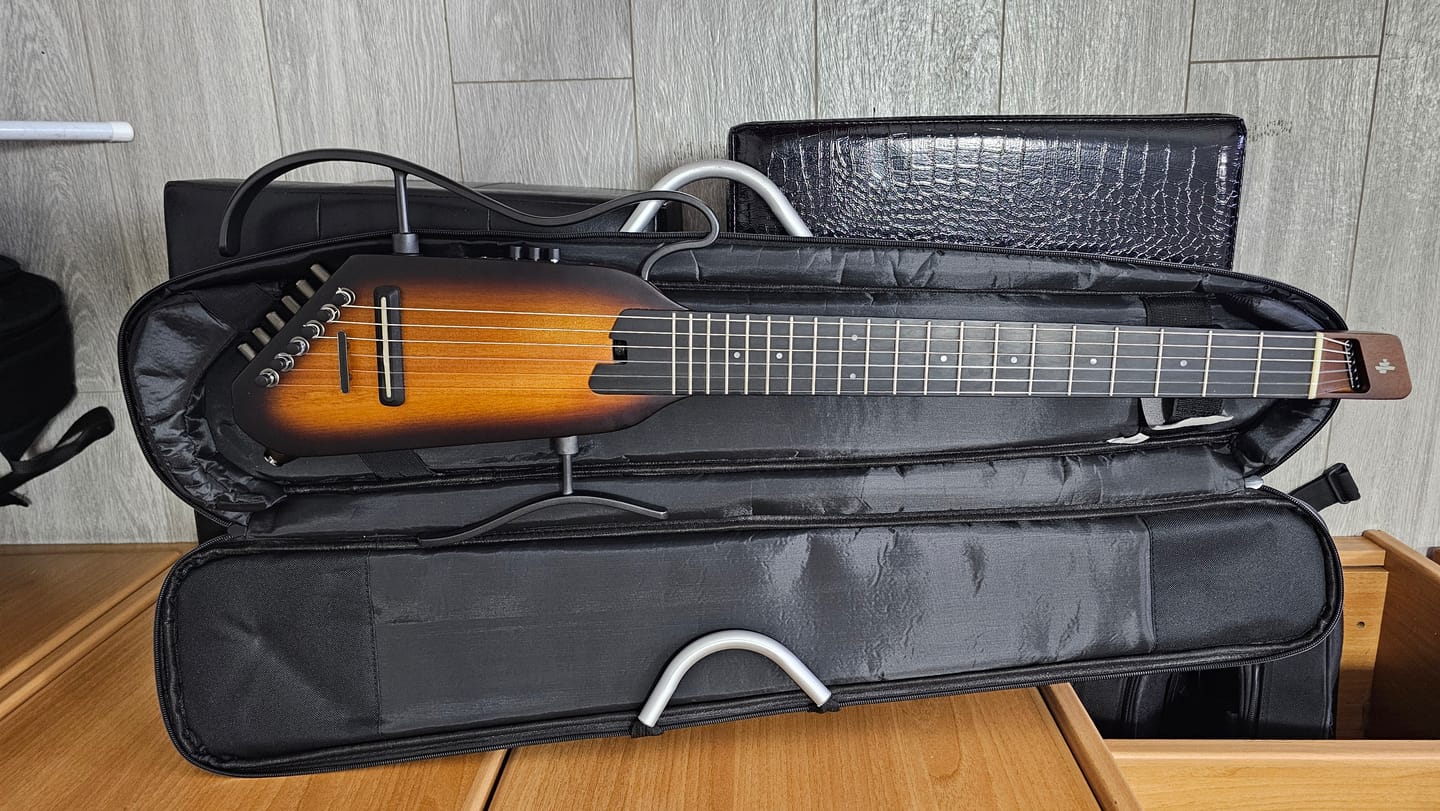 Customer photo review of Donner HUSH™ C Chitarra classica con corde di nylon da viaggio