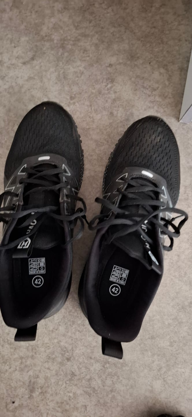 Customer photo review of Chaussures de Sécurité Premium Confortables & Antidérapantes