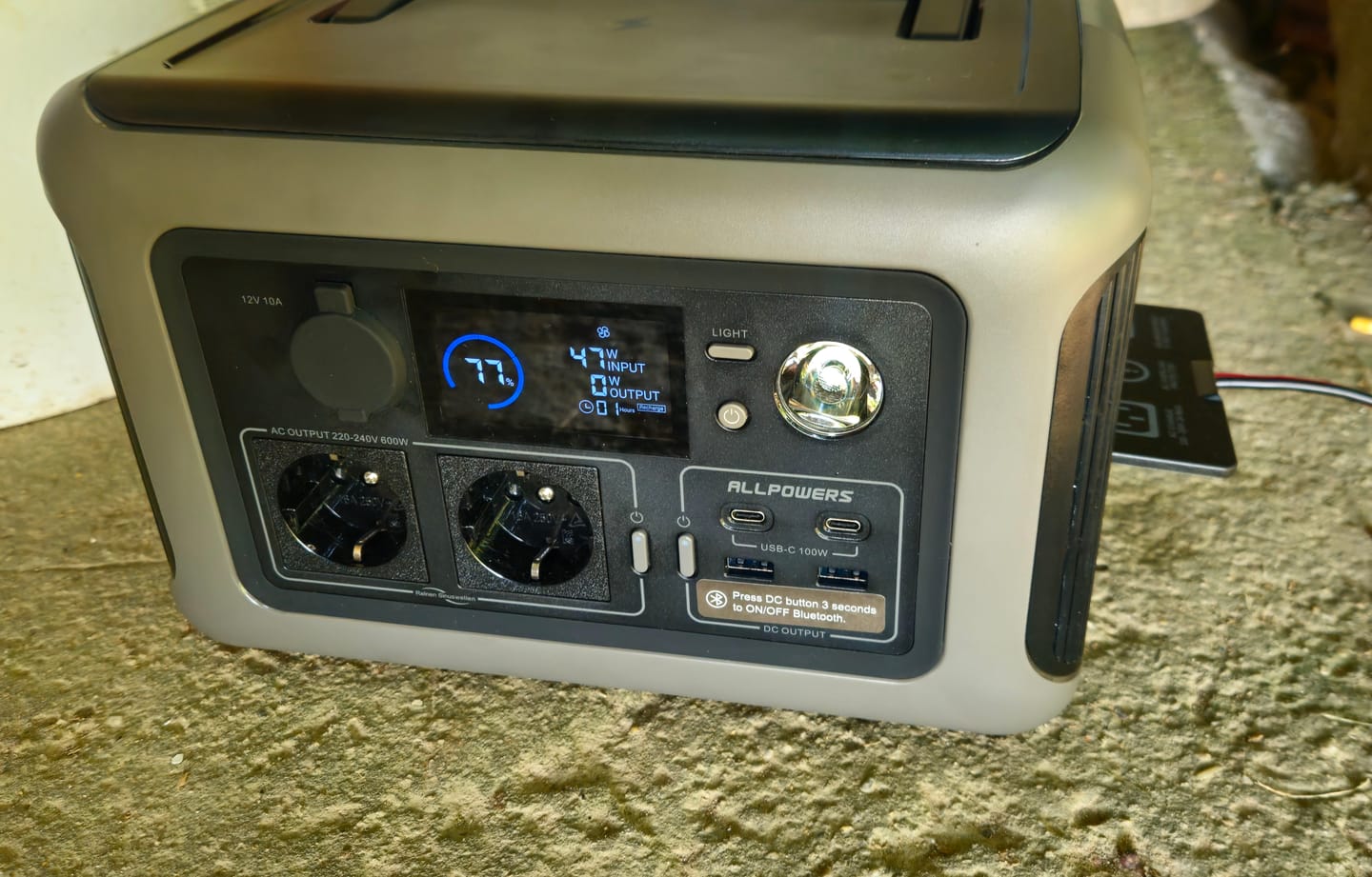 Customer photo review of ALLPOWERS Solar Generator Kit 600W (R600 + SOLAX SE100 100W Solar Panel)