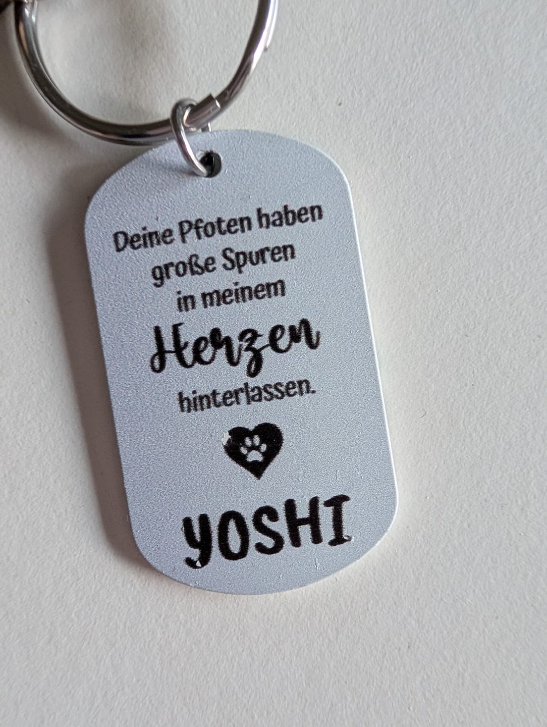 Customer photo review of Personalisierter Dog Tag Schlüsselanhänger - Spuren im Herzen