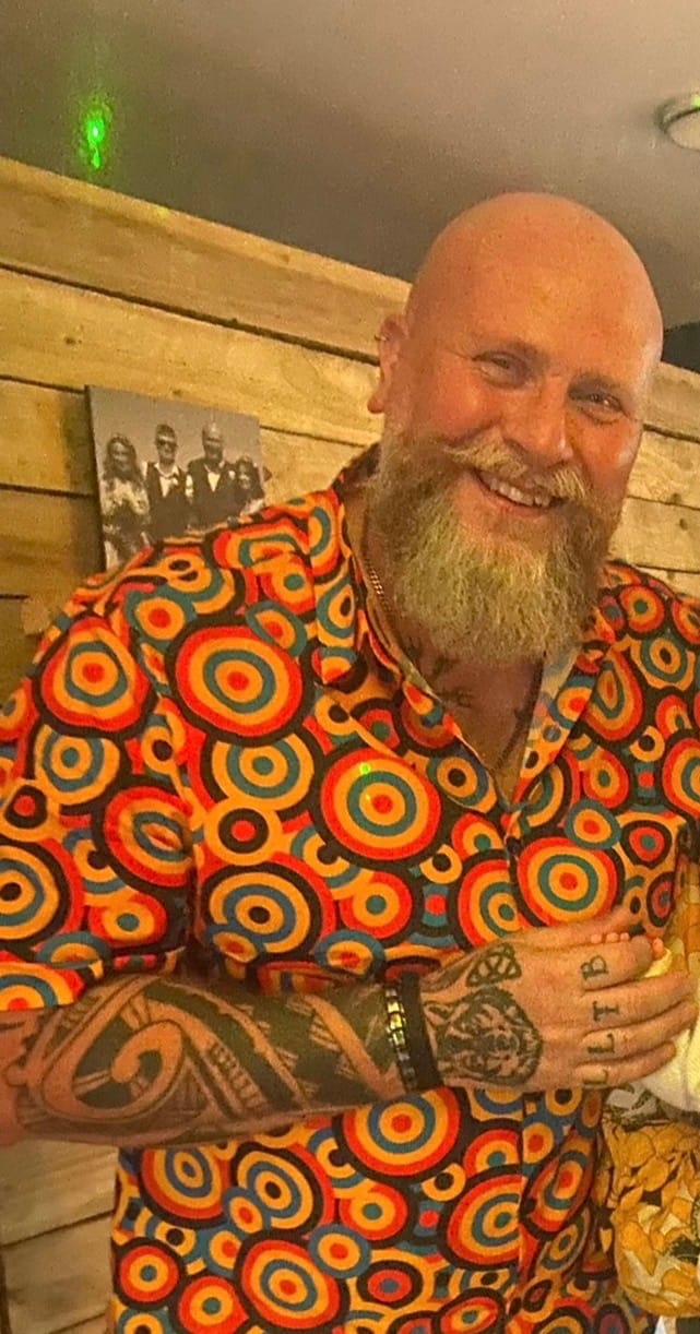 Customer photo review of Men's Orange 70s Retro Button Up Vintage Geometric Circle Shirt