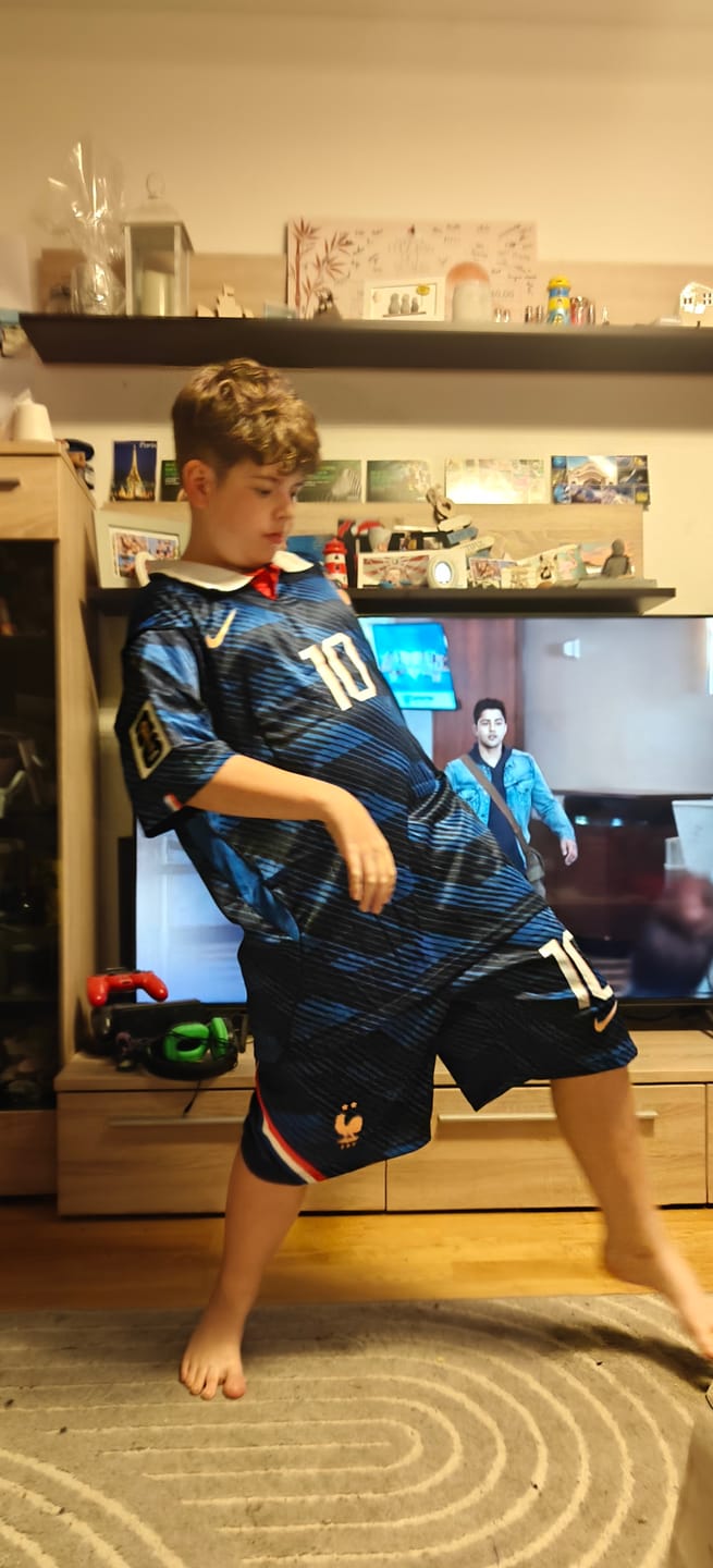 Customer photo review of Kylian Mbappé France 2026 World Cup Blue Kids Football Jersey