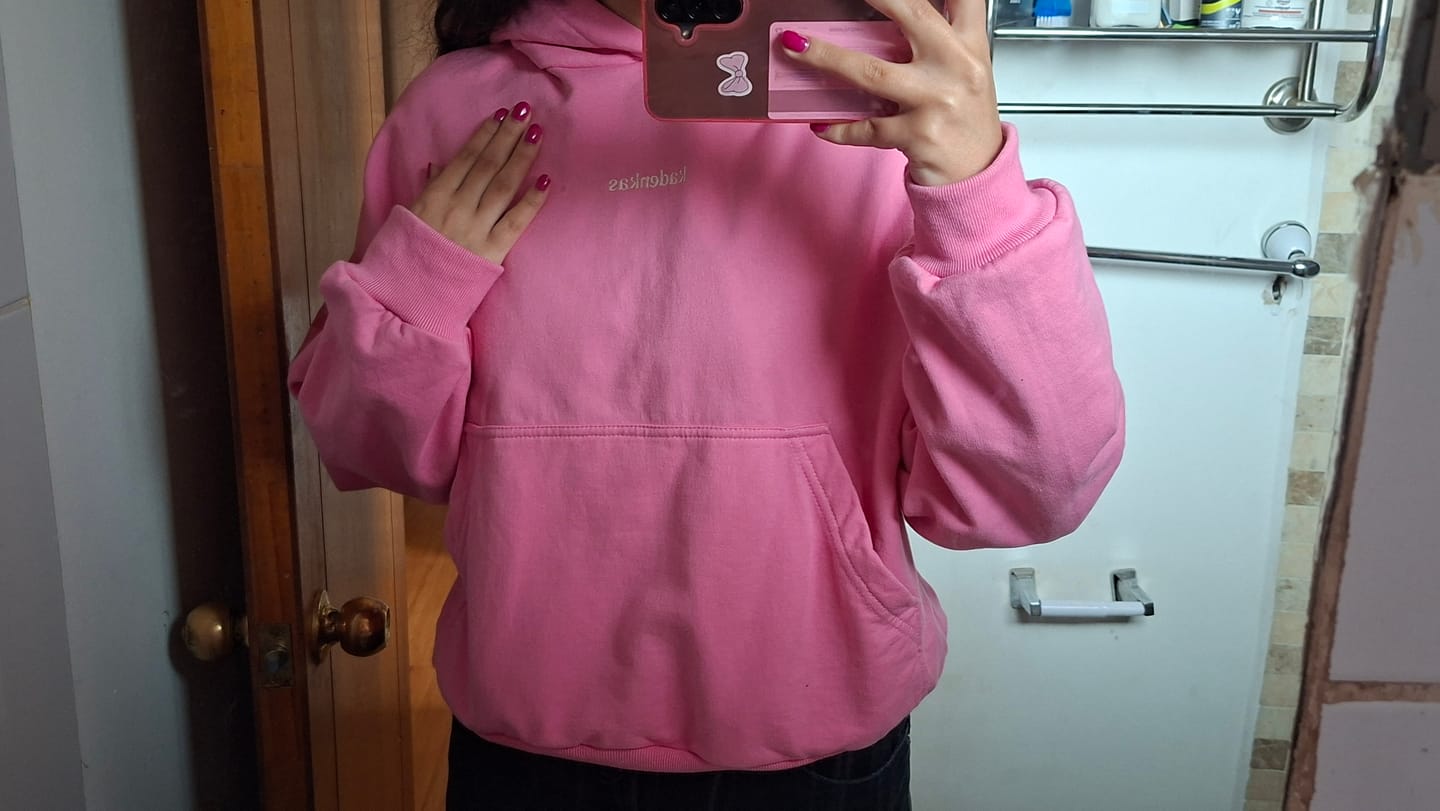 Customer photo review of POLERÓN HOODIE ROSADO - OVERSIZE CON GORRO LOGO BORDADO