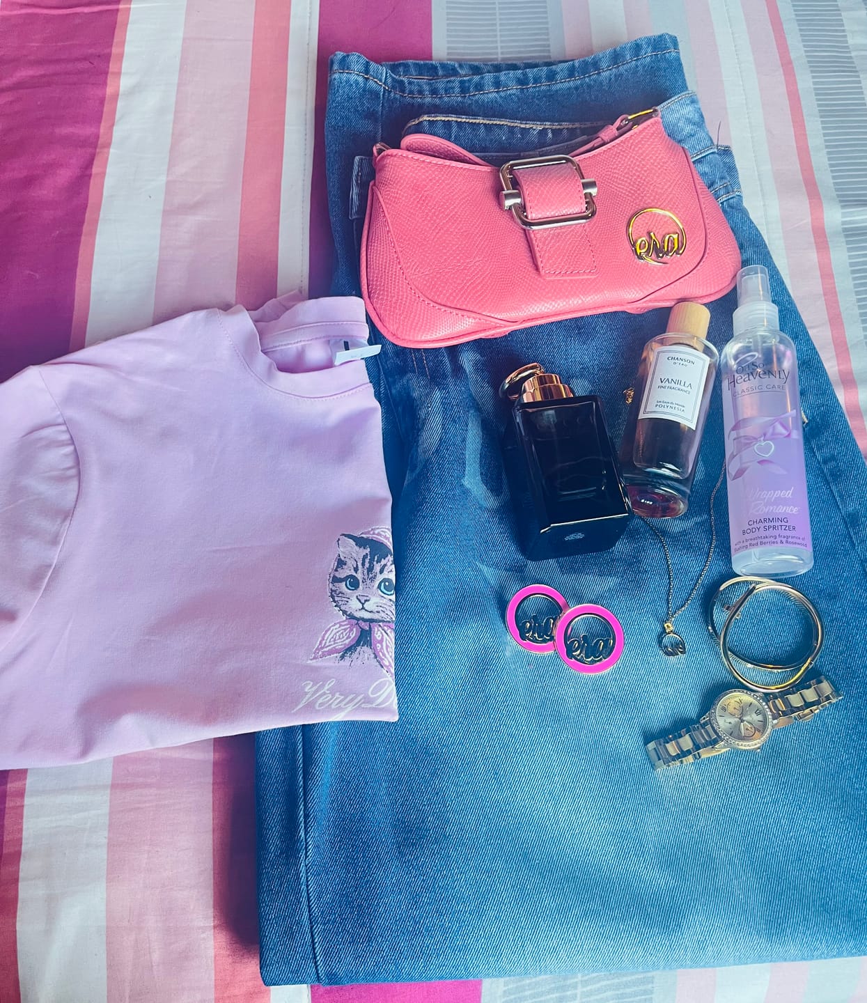 Customer photo review of Pink Lily Shoulder Bag